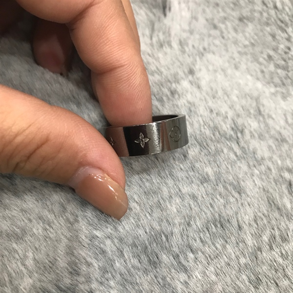 Nhẫn LV bạc +