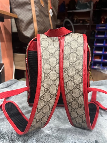Balo GG viền đỏ chữ gc đỏ +