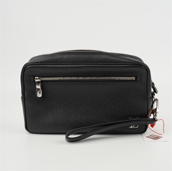 Túi LV clutch đen khoá trắng KG+