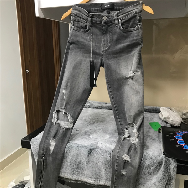 Quần Jean Amiri Nữ Rách Gối Size 26 KG+