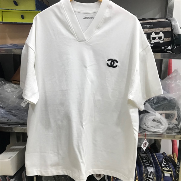 Áo Thun Chanel Trắng Cổ Tim SIZE XL +