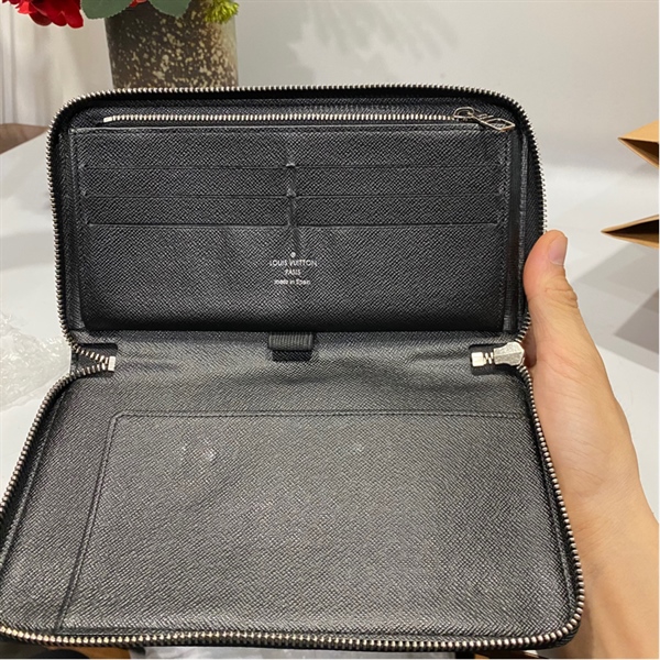 Ví LV zippy ô đen +