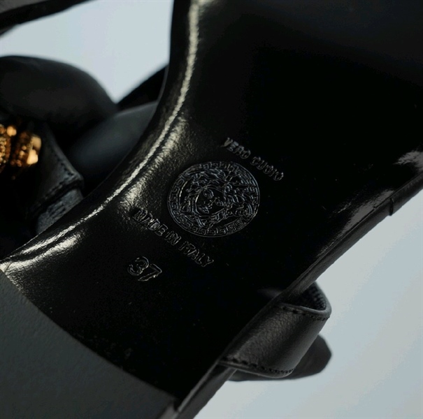 Dép Versace đen size 37 KG+