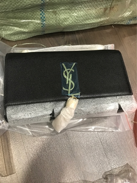Túi YSL màu đen +