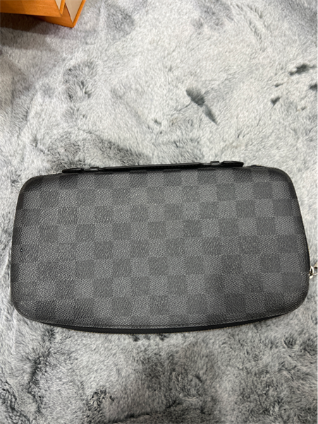 Ví LV clutch ô vuông đen+