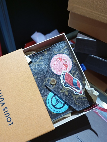 Ví LV gập 3 lòng đỏ hình xe +