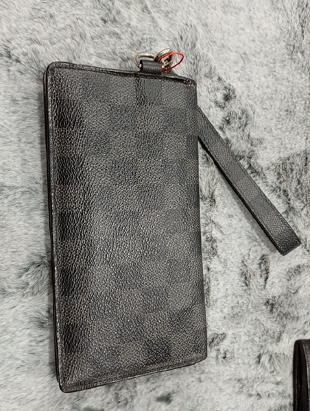 Ví LV ô vuông 2 nút KG+