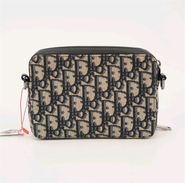 Túi Dior thêu hình trái dâu KG+