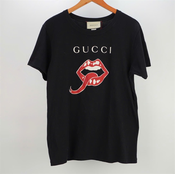 Áo thun GG hình đôi môi +