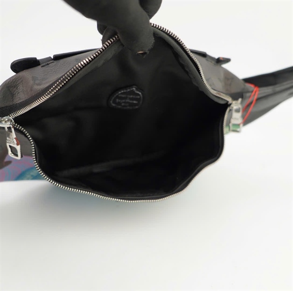 Túi LV đeo bụng hoa đen in chữ ++