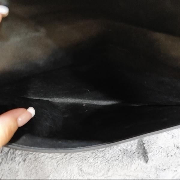 Túi Alexangder MC Queen Clutch đen đầu lâu +