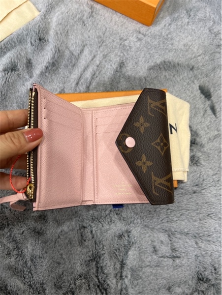 Ví LV nút hồng lòg hồng+