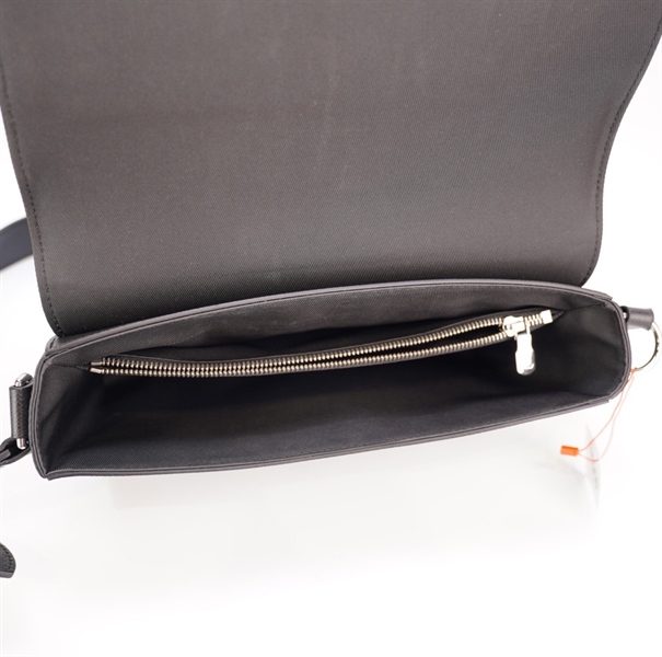 Túi LV đen đeo chéo sz30+