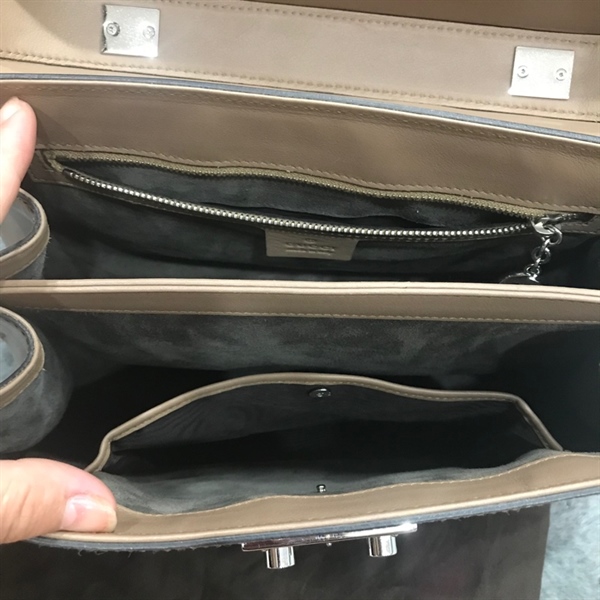 Túi GG handle màu nude quai trúc đen KG+