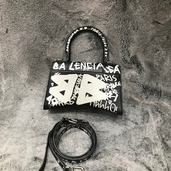 Túi Balenciaga Hourglass đen chữ trắng +