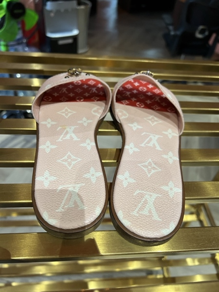 Dép LV màu hồng size 37 +
