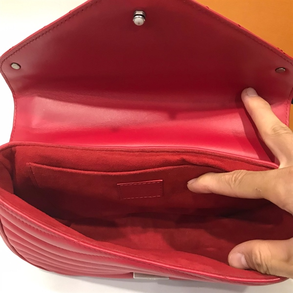 Túi LV mông đỏ KG+