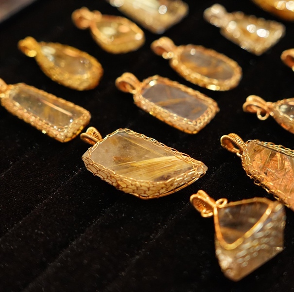 Mặt dây thạch anh tóc vàng trơn +