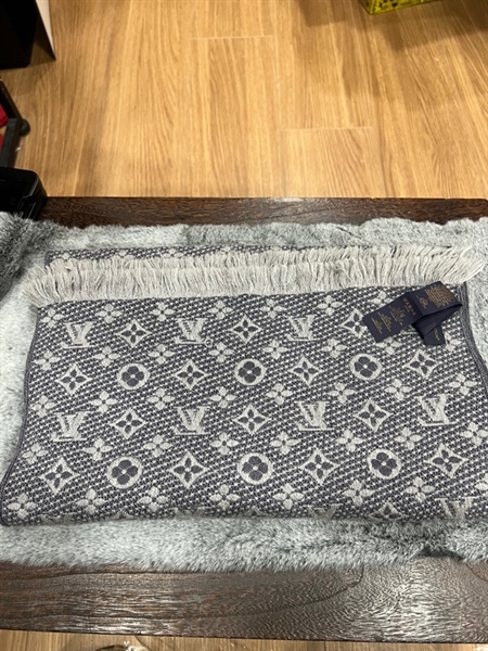 Khăn lV hoa văn tím than +