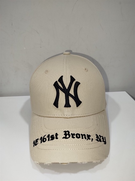 Nón Trắng NY Chữ Đen KG+