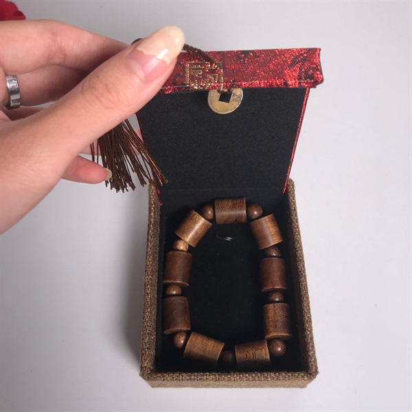 Vòng trầm hạt vuông xu to KG+