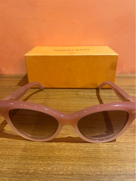 Kính LV màu hồng ngọc KG+