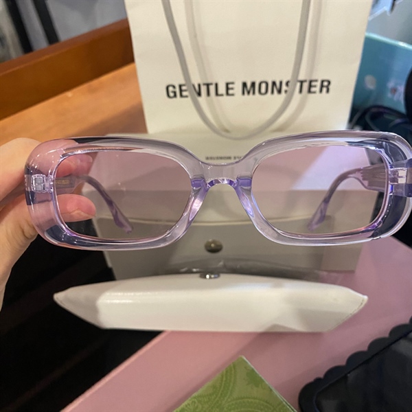 Kính Gentle Monster gọng hồng trong suốt KG+