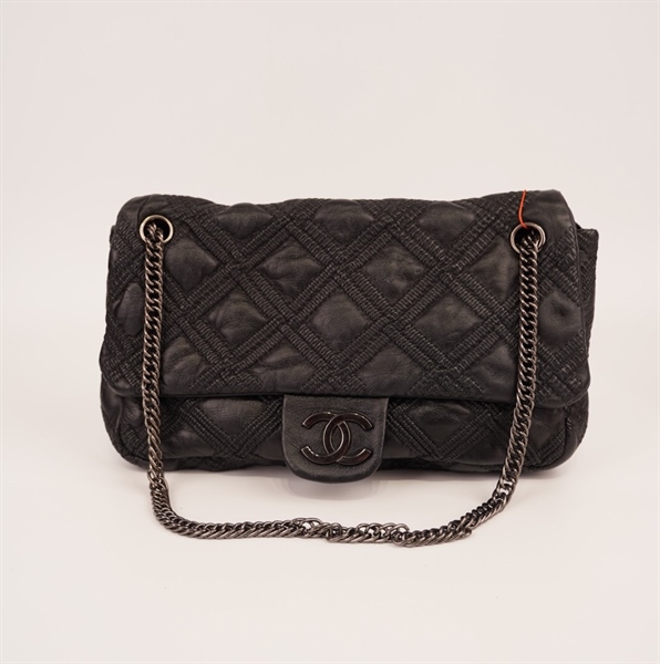 Túi Chanel đen viền chỉ ++