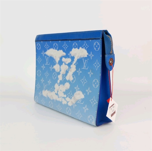 Túi LV in hình đám mây nền xanh - TB +