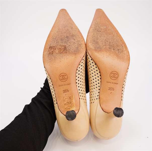 Giày Chanel màu nude lót xanh dương size 35.5 cao 6p KG+