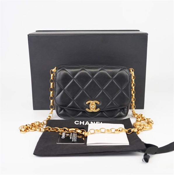 Túi Chanel đen dây xích vàng +
