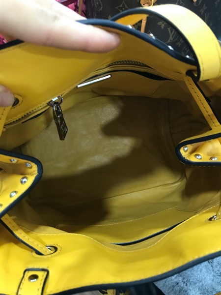 Túi Prada Vàng Gắn Đinh KG+