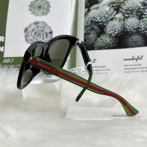 Kính Gucci gọng xanh đỏ KG+