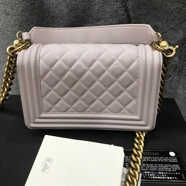 Túi Chanel Boy màu hồng nhạt +
