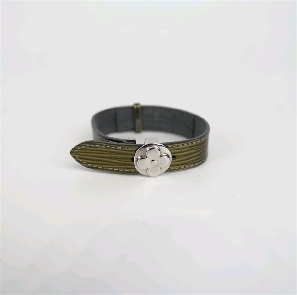 Vòng tay LV bông hoa+