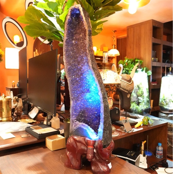 Hốc thạch anh tím to +