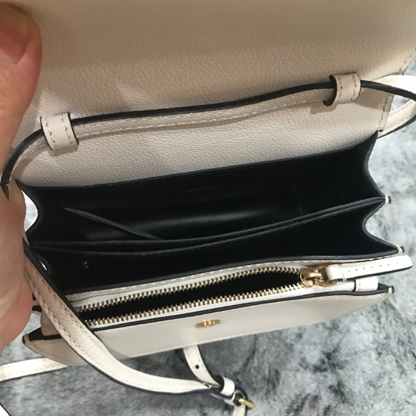 Túi Versace trắng logo vàng KG+