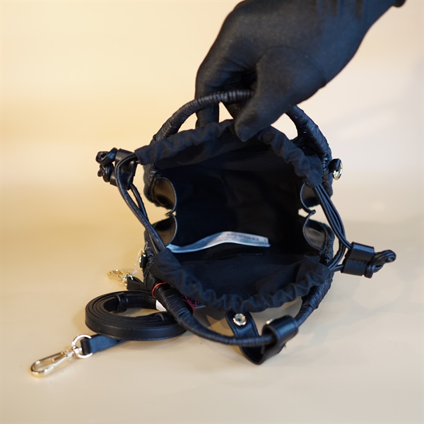 Túi Zara mây đan màu đen KG+