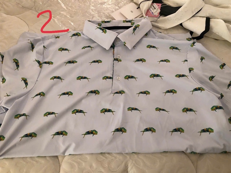 Áo thun trắng họa tiết xanh lá KG+