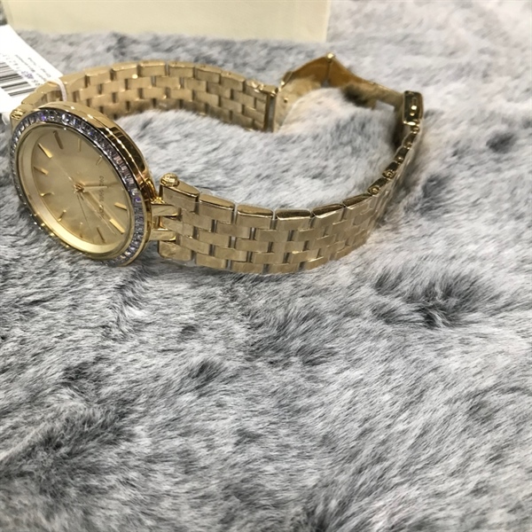 Đồng hồ MK vàng mặt tròn viền đính đá+