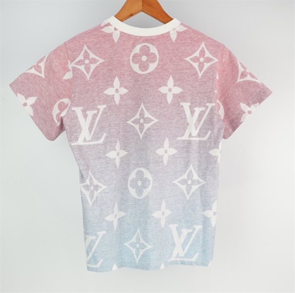 Áo Thun LV size S hồng trang trí xích vàng KG+