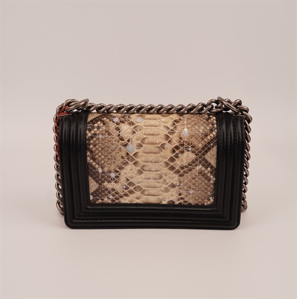 Túi Chanel Boy da trăn viền đen ++