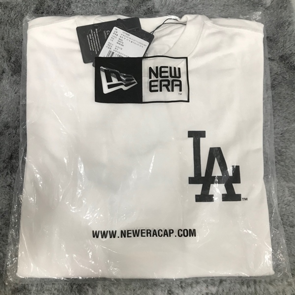 Áo Trắng LA Size L KG+