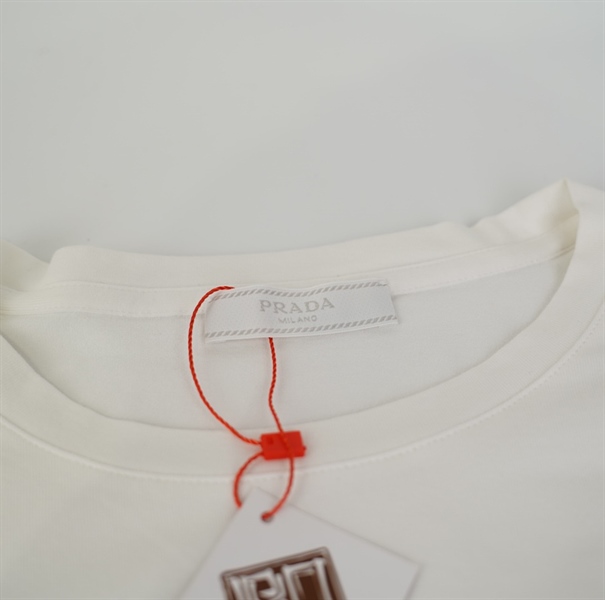 Áo thun Prada màu trắng +
