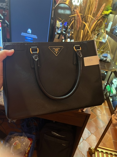 Túi Prada màu đen TB +