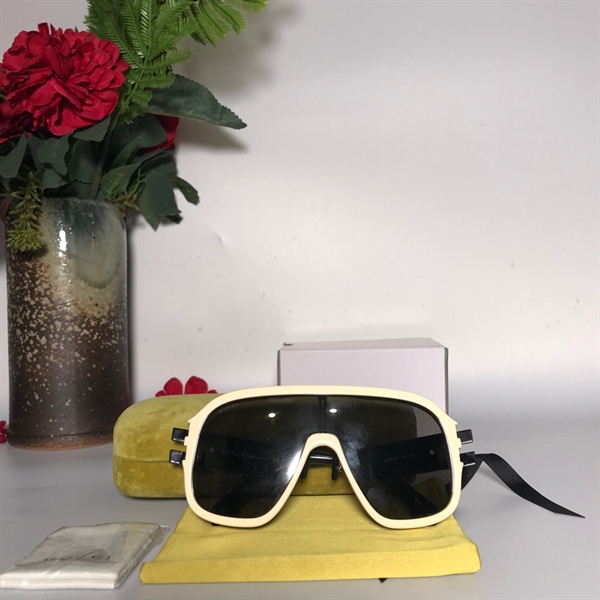 Kính Gucci trắng sữa đen +
