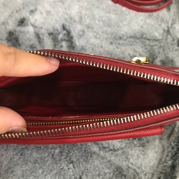 Túi xách Prada đỏ +