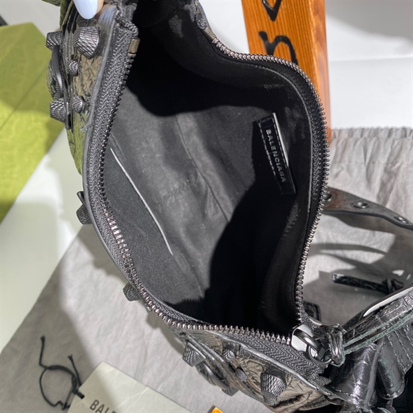 Túi Balenciaga + charm KG +