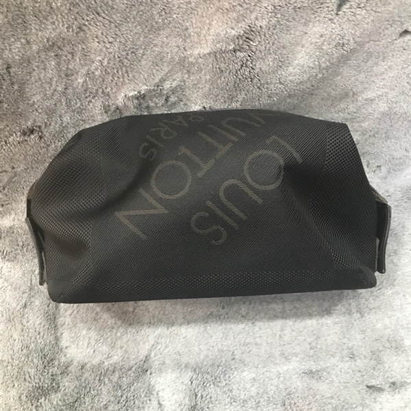 Túi LV thể thao đen cầm tay KG+