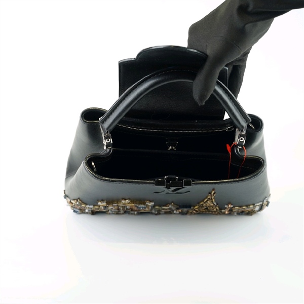 Túi LV capu đen viền đáy đính đá +